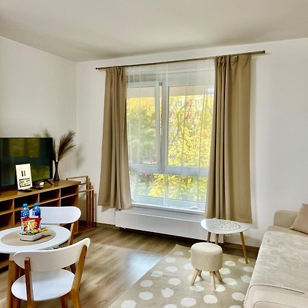 Lia Apartman - Private Parking Pressburg Exterior foto