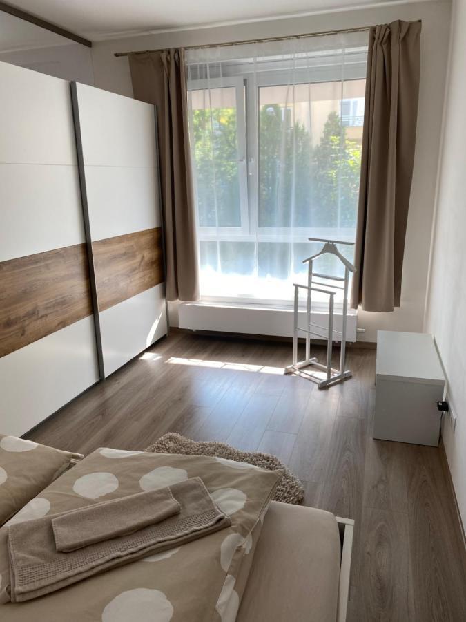 Lia Apartman - Private Parking Pressburg Exterior foto