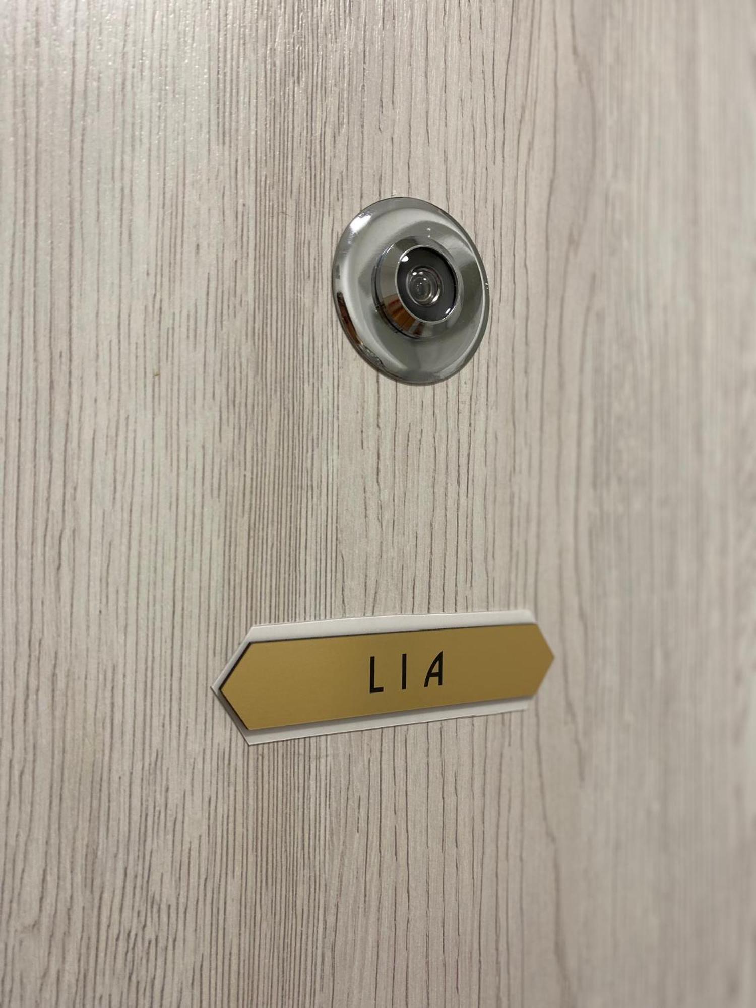Lia Apartman - Private Parking Pressburg Exterior foto